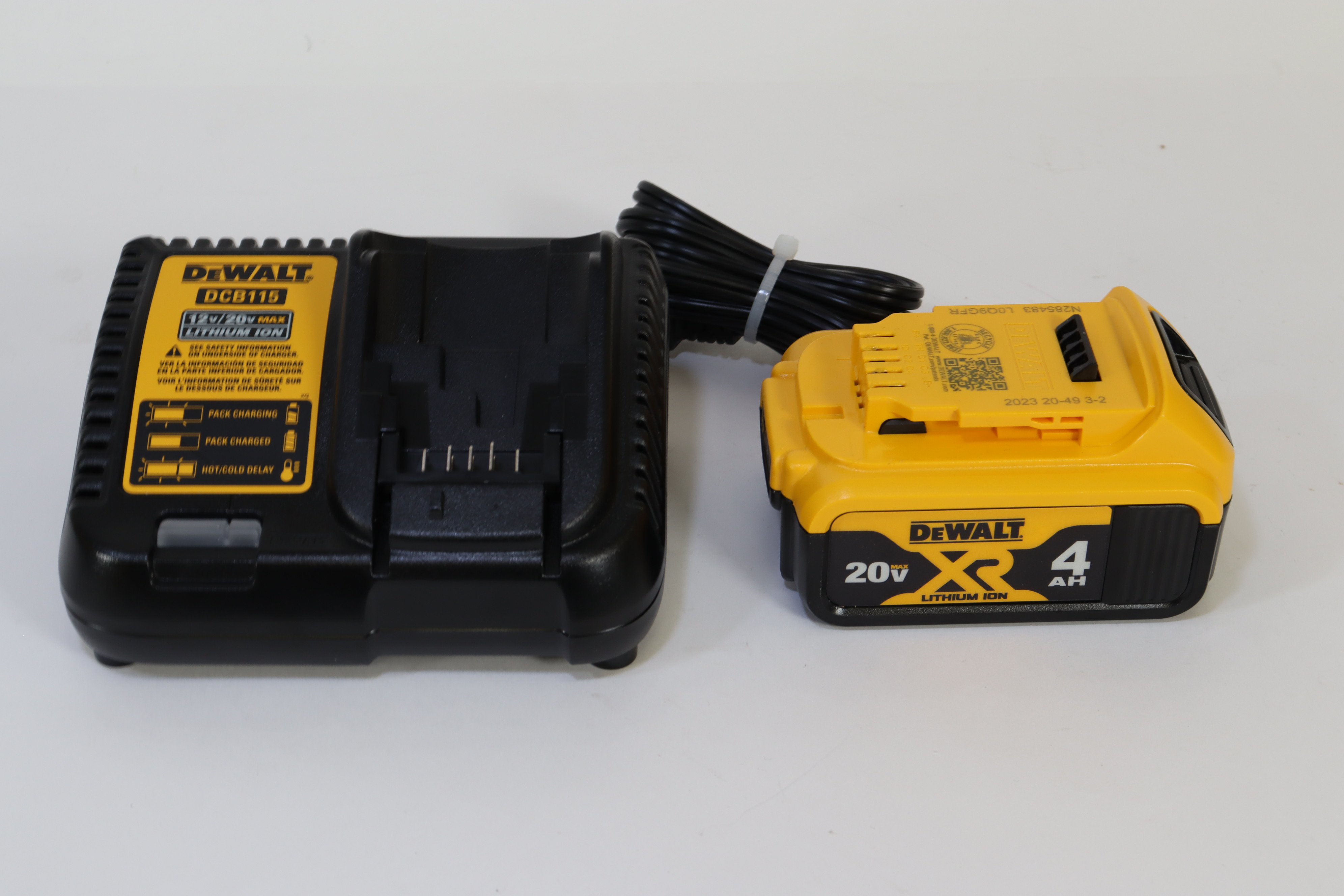 DEWALT DCB204 20-Volt MAX XR Premium Lithium-Ion 4.0Ah Battery Pack
