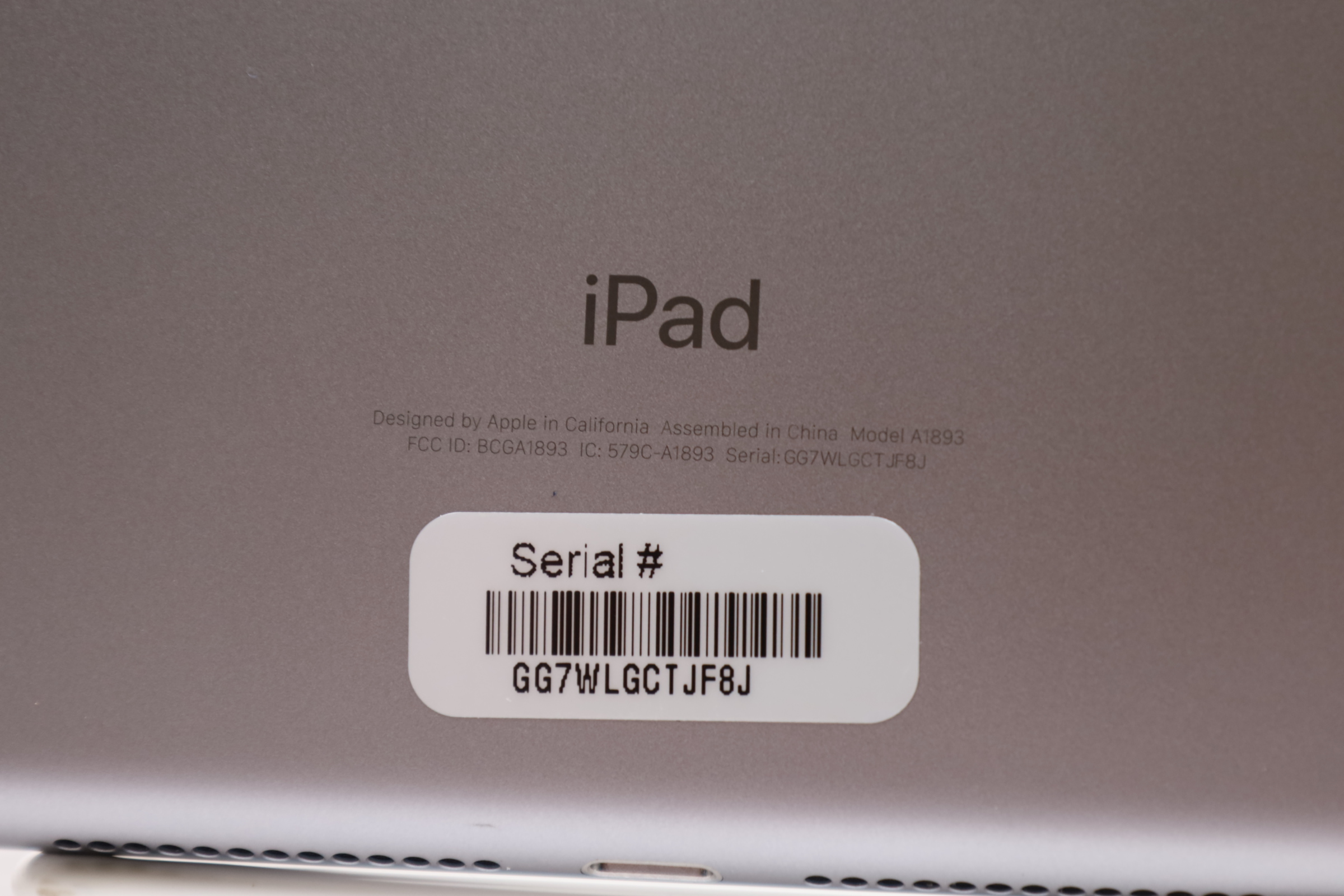 Apple iPad 6th Gen MR7F2LL/A 32GB Wi-Fi 9.7