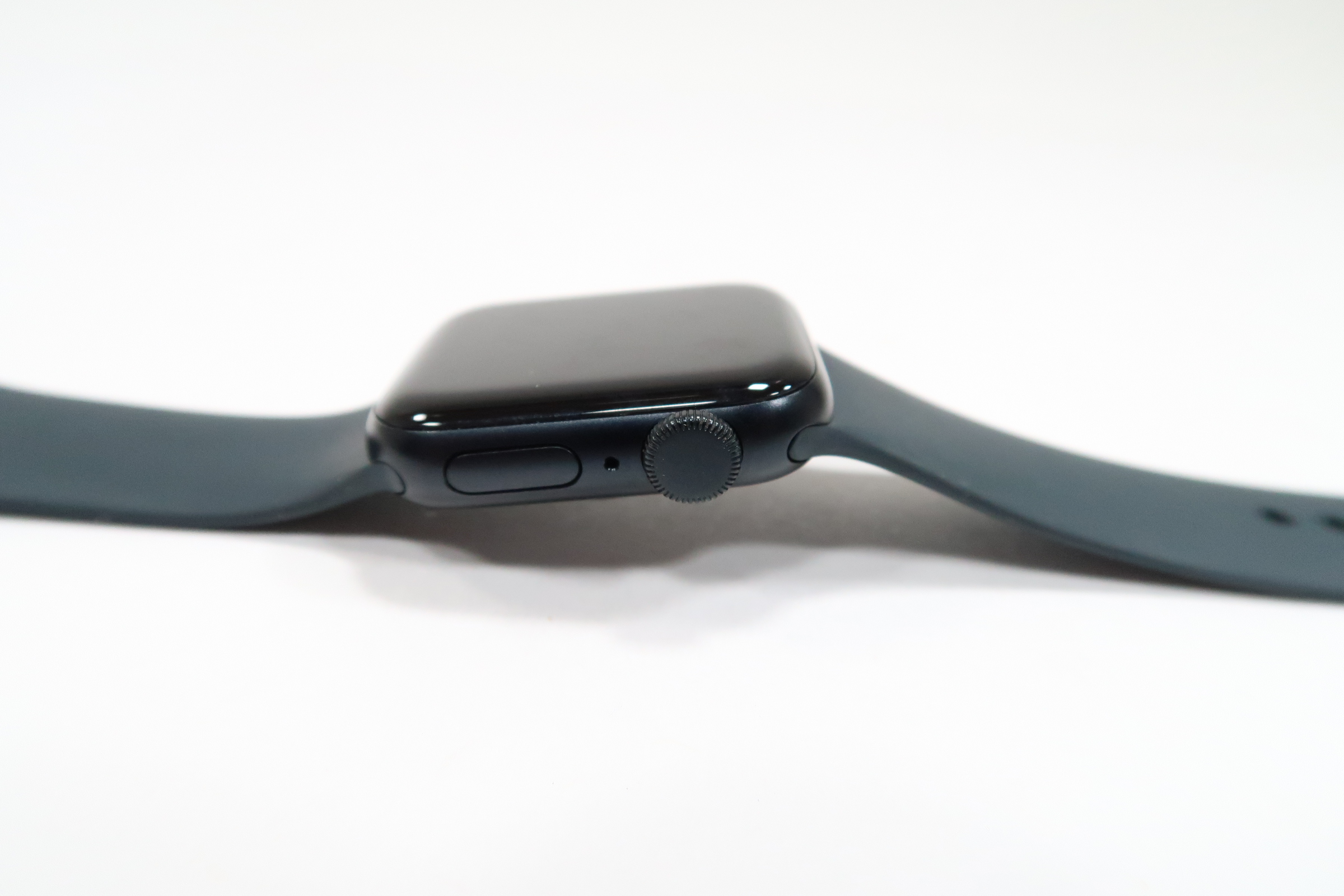 Apple Watch A2722 SE 2nd Generation 40mm GPS Smart Watch - Midnight 3935
