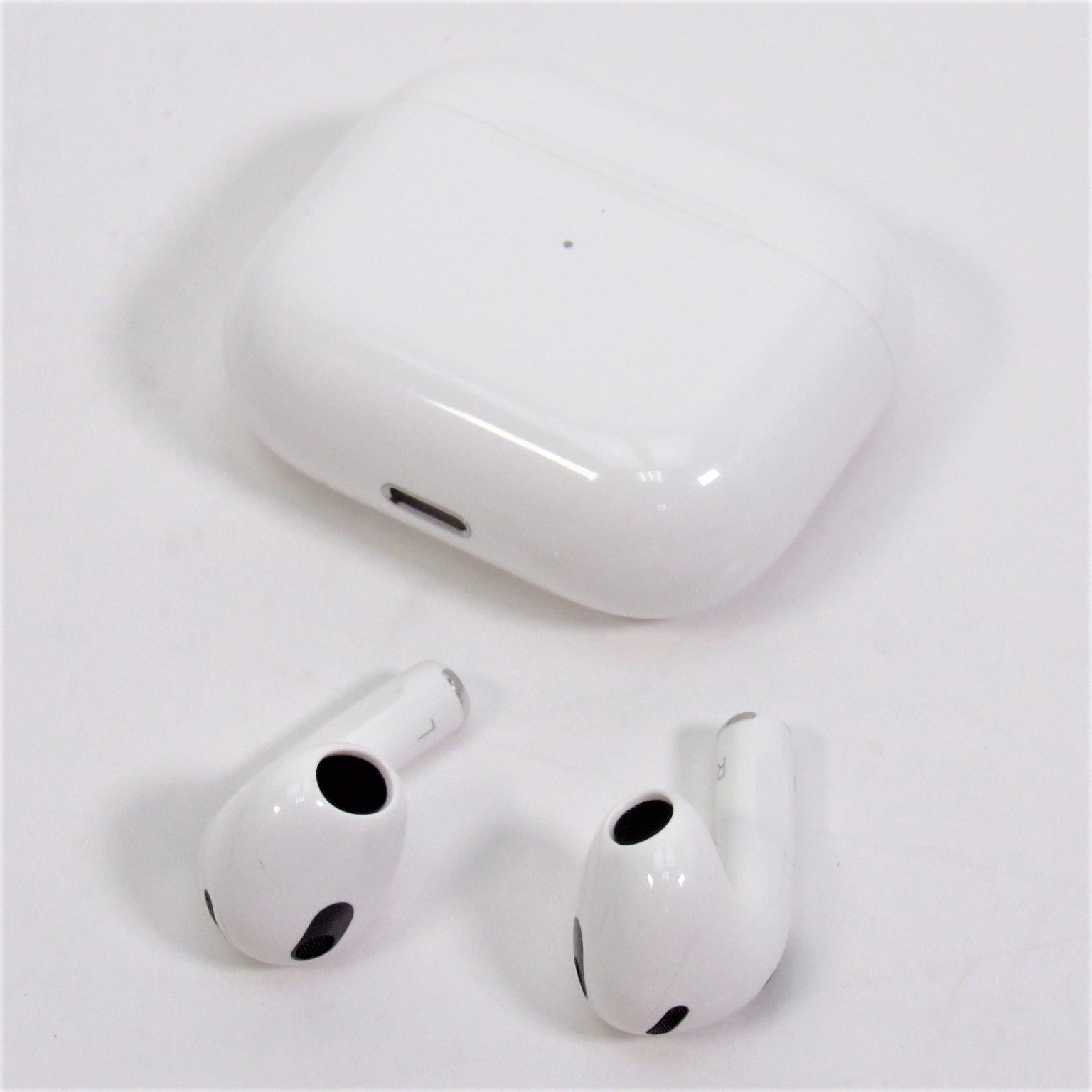 Apple AirPods, 3rd Generation, Wireless Earbuds, Bluetooth, 2024 White