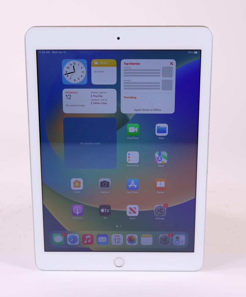 Apple iPad good 5 (5th Generation) 32GB 9.7