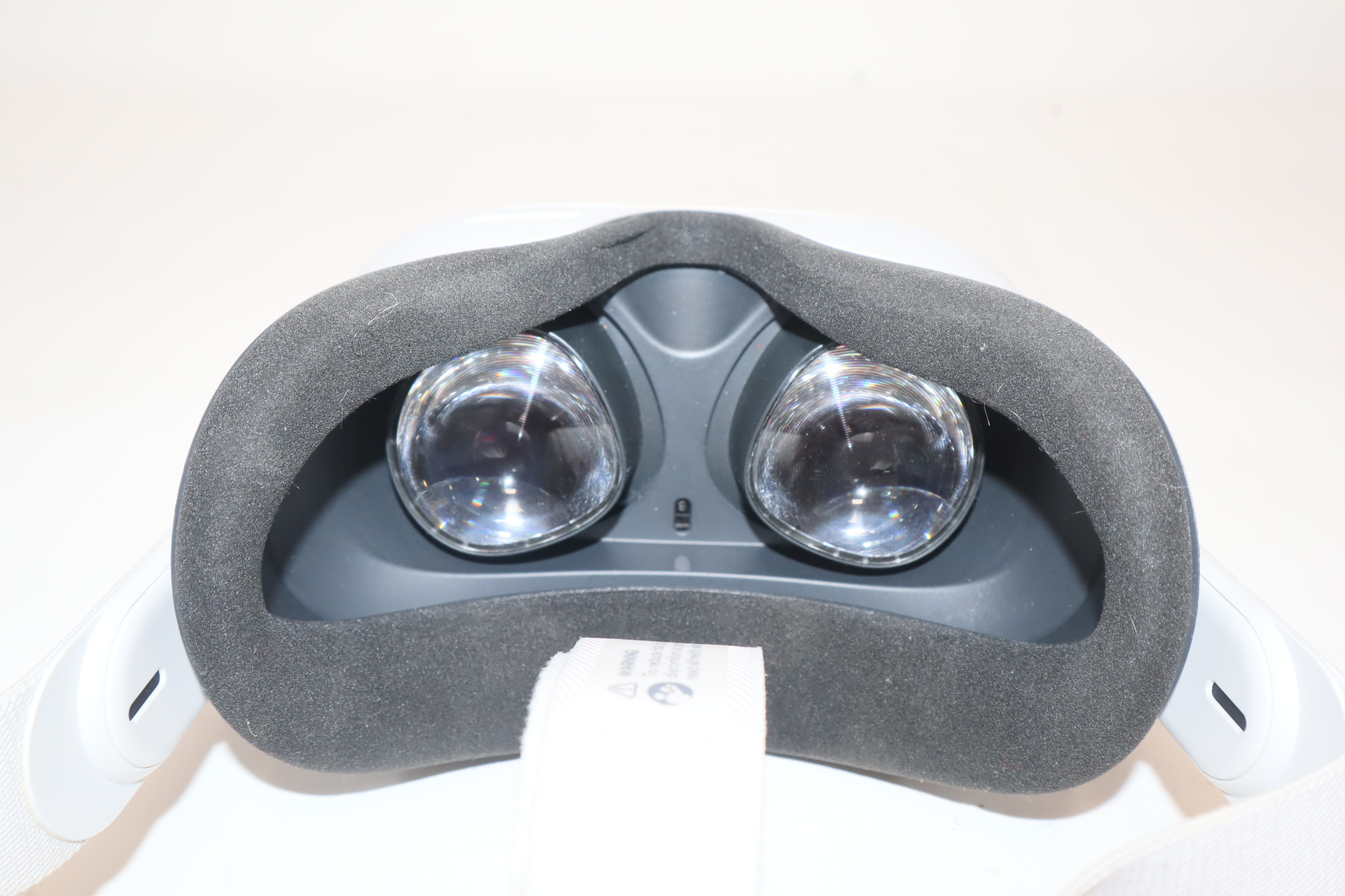 Meta KW49CM Oculus Quest 2 Advanced All-In-One 64GB Virtual