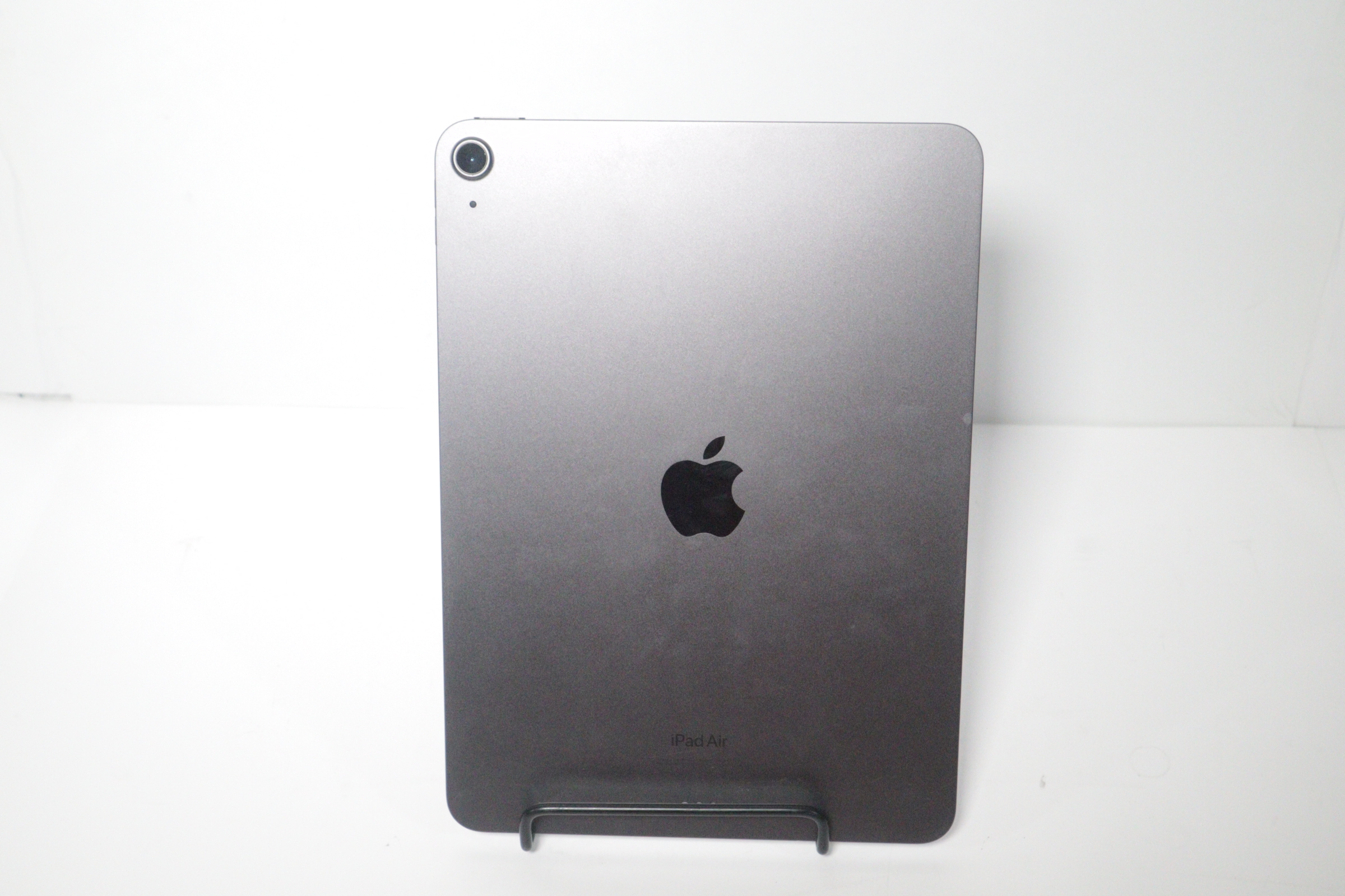 Apple iPad Air 5th Generation MM9C3LL/A Space Gray 64GB Handheld