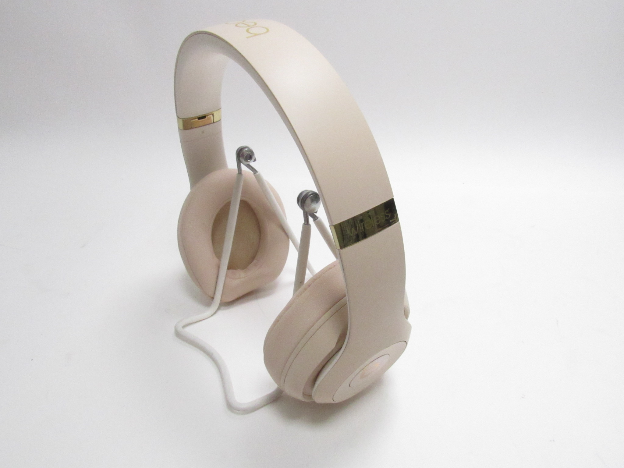 Beats Studio3 MTQX2LLA Wireless OverEar Noise Canceling Headphones