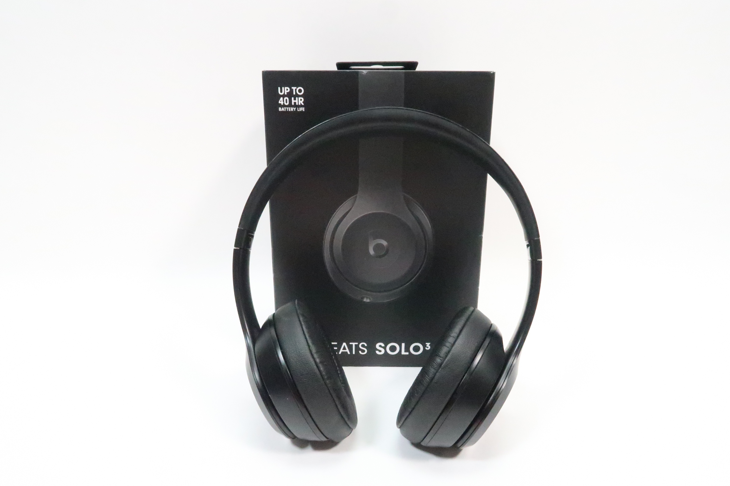 Beats by Dr. Dre deals Beats Solo³ Wireless in White