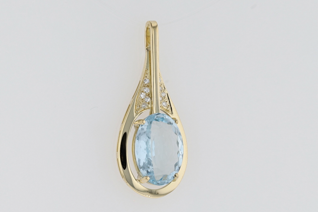 Gems of Distinction 14K Gold 0.07ctw Diamond Bumblebee Pendant w/ Chain main image 1