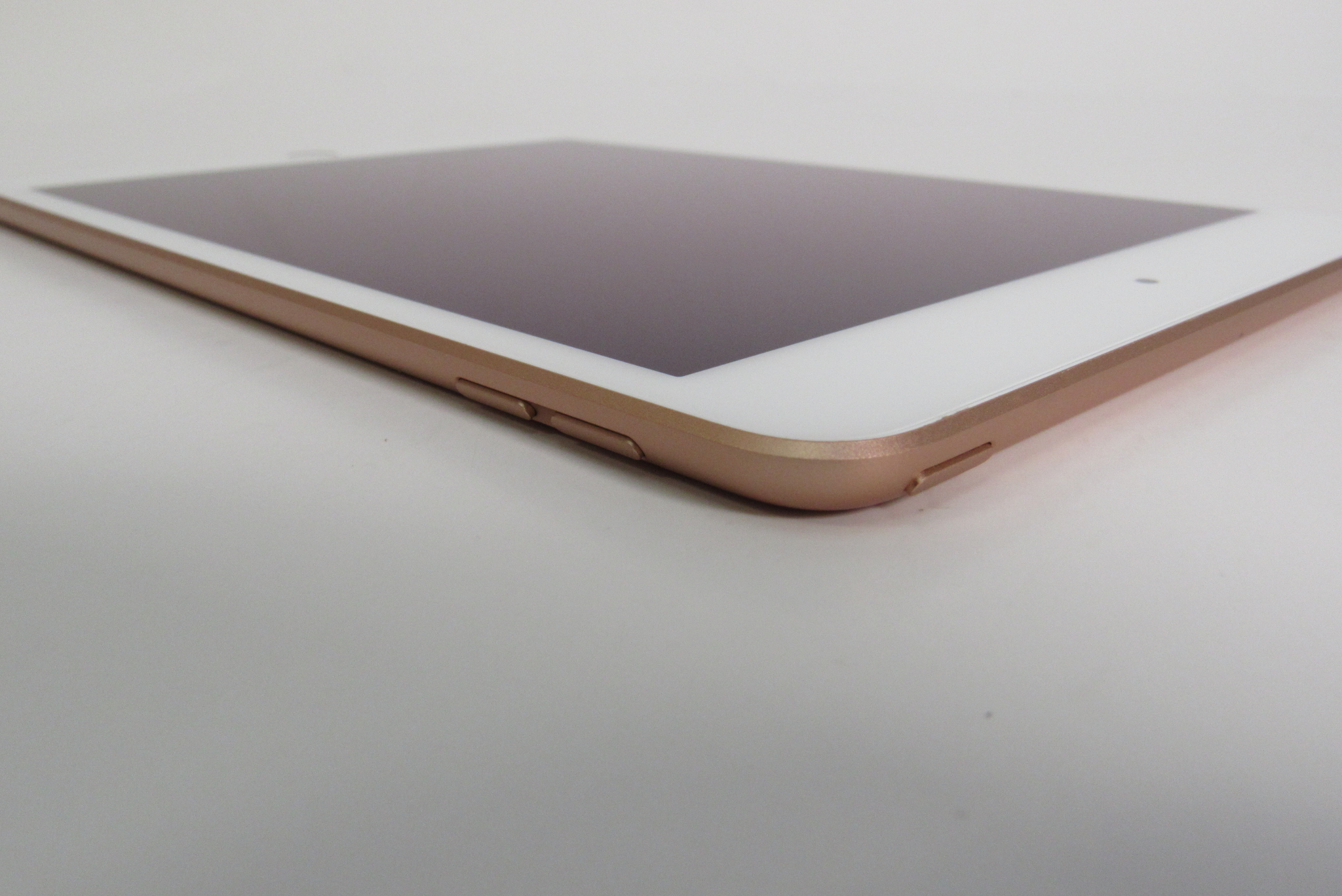 Apple iPad Mini 5th Generation MUQY2LL/A 64GB 7.9'' Wi-Fi Tablet