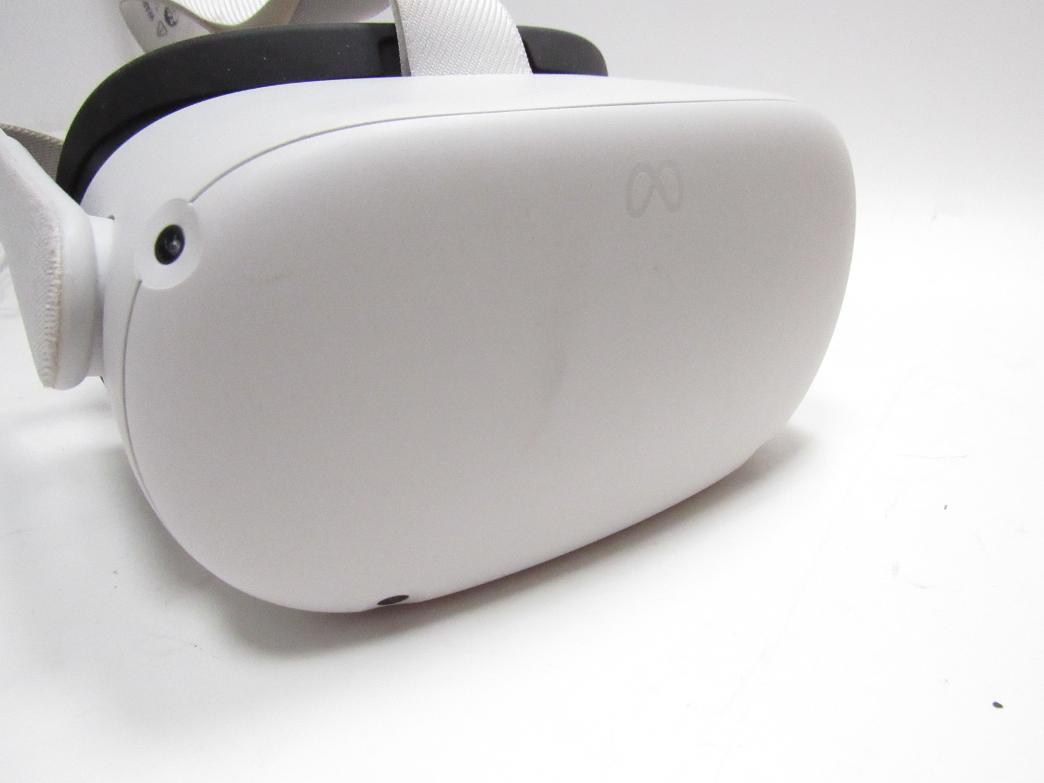 Meta Quest 2 KW49CM Virtual Reality Gaming Headset