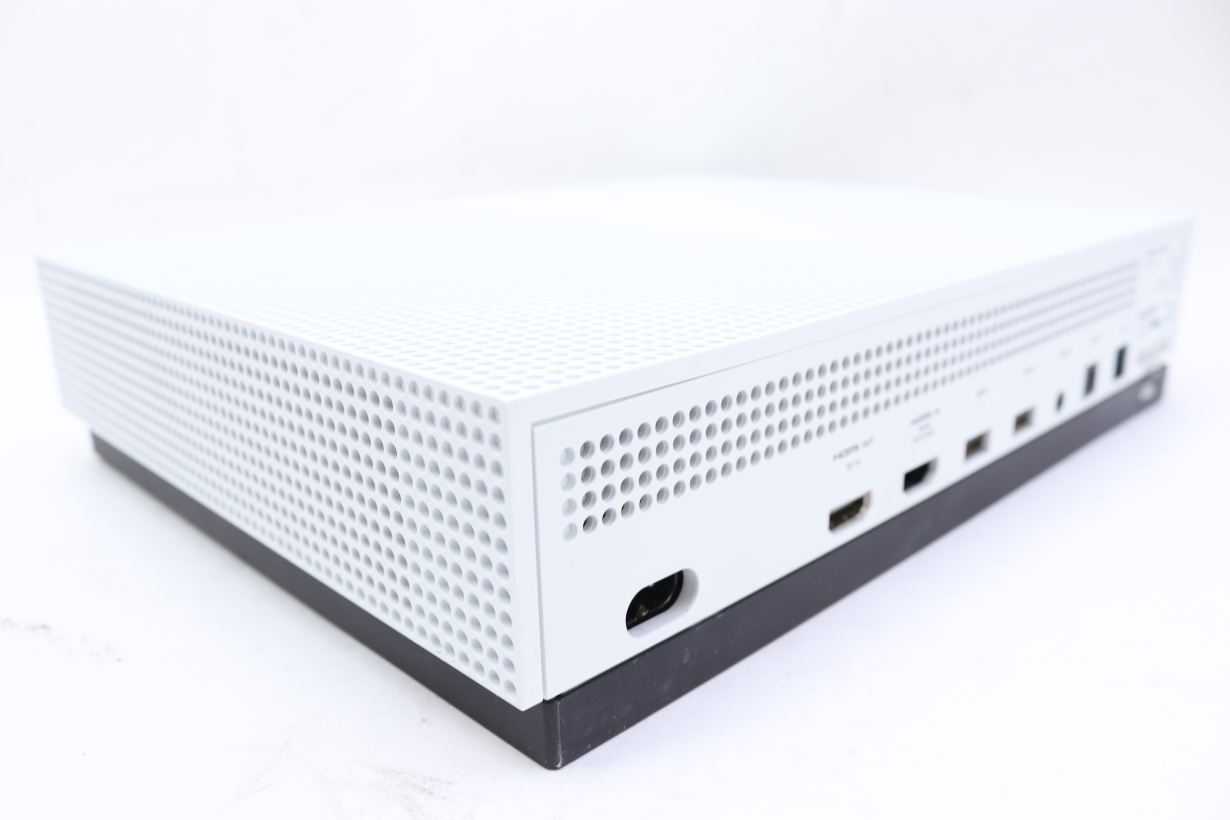 Microsoft Xbox One S 1681 500GB Video Game Console Xbox One S 500GB - 0559