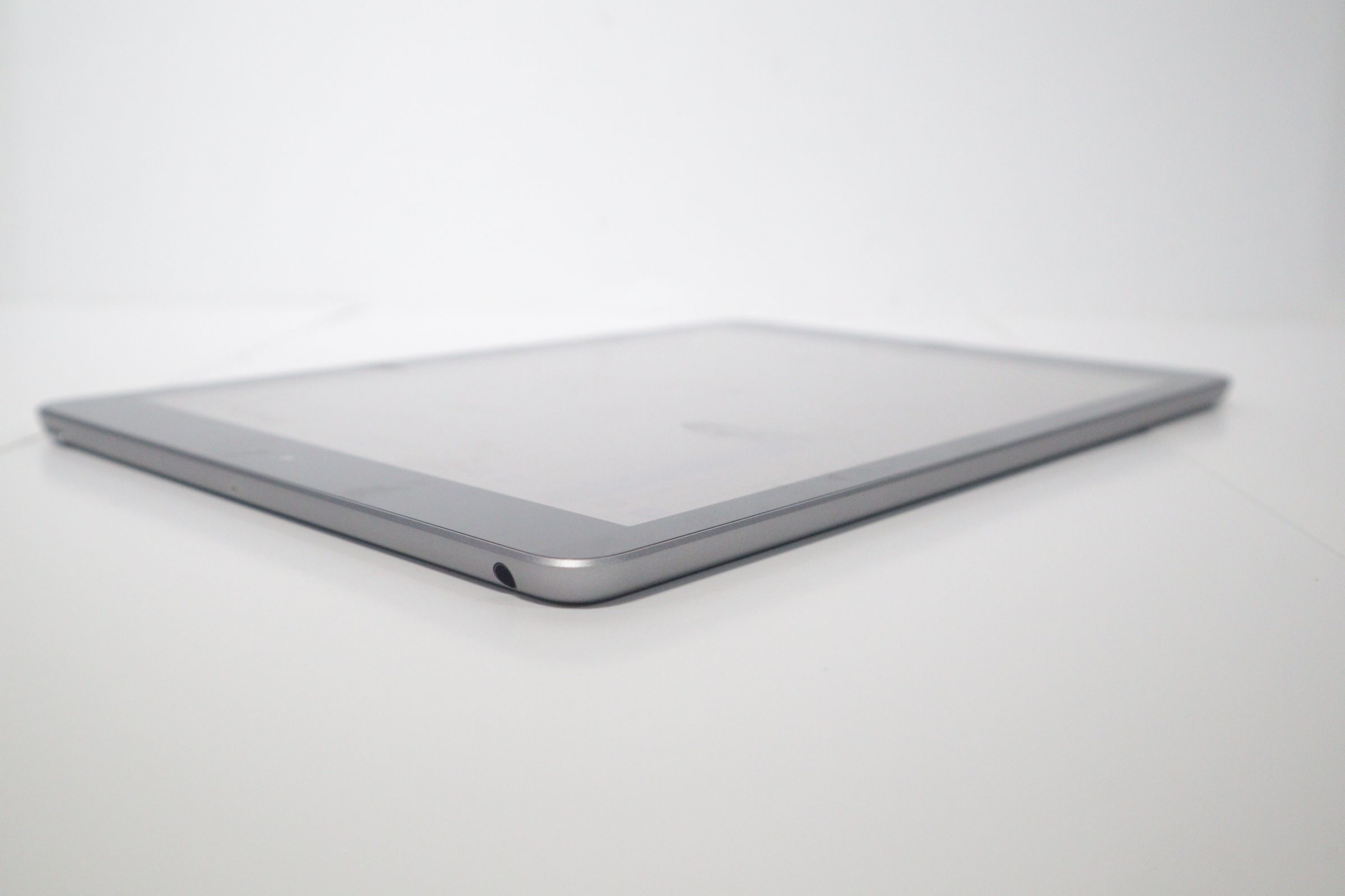 Apple iPad Gen 5 MP2F2LL/A Silver 32GB 9.7