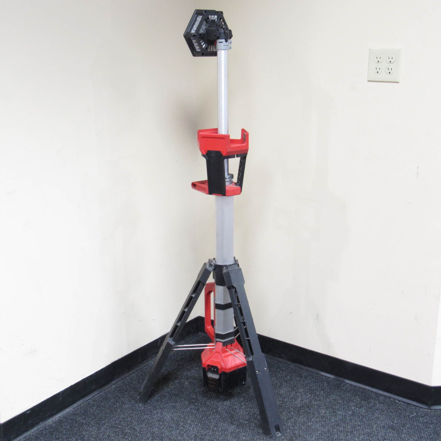Milwaukee 2131-20 M18 18V Rocket 2500-Lumens Dual Power Tower