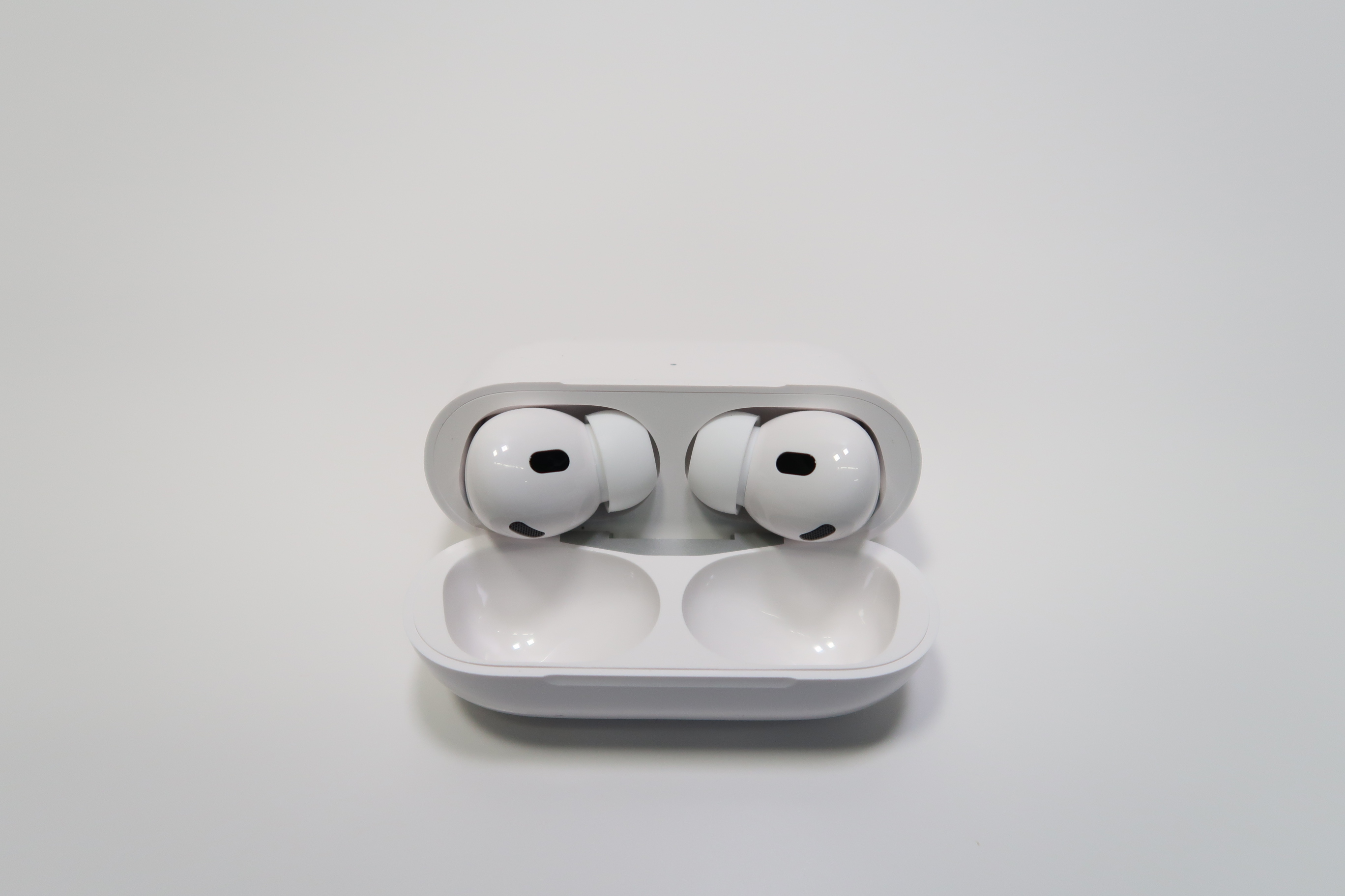 Apple AirPods Pro 2nd Gen A2700 Active Noise Cancelling Wireless