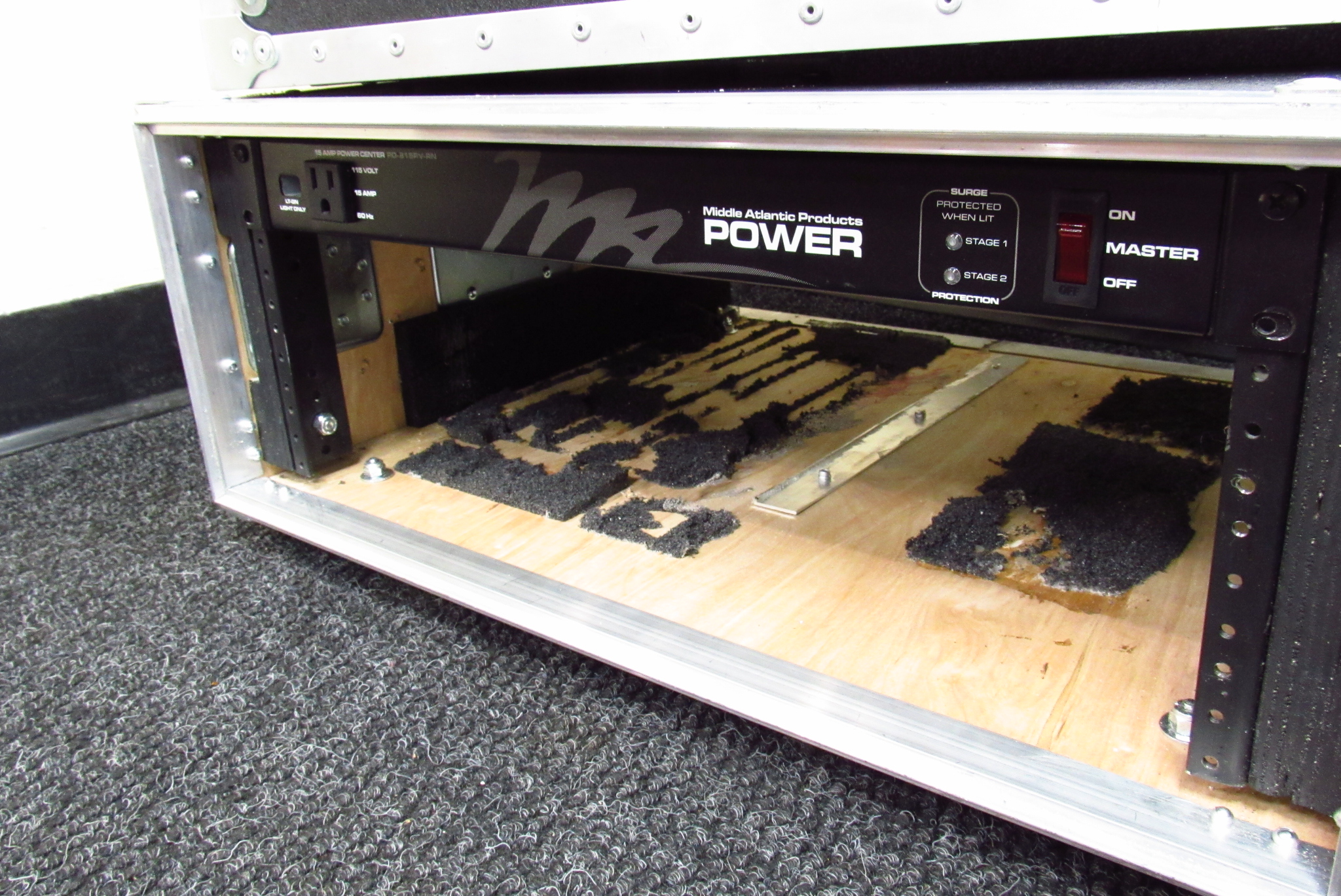 Wilson Rack Case & Middle Atlantic PD-915RV-RN Rackmount Power - Pick ...