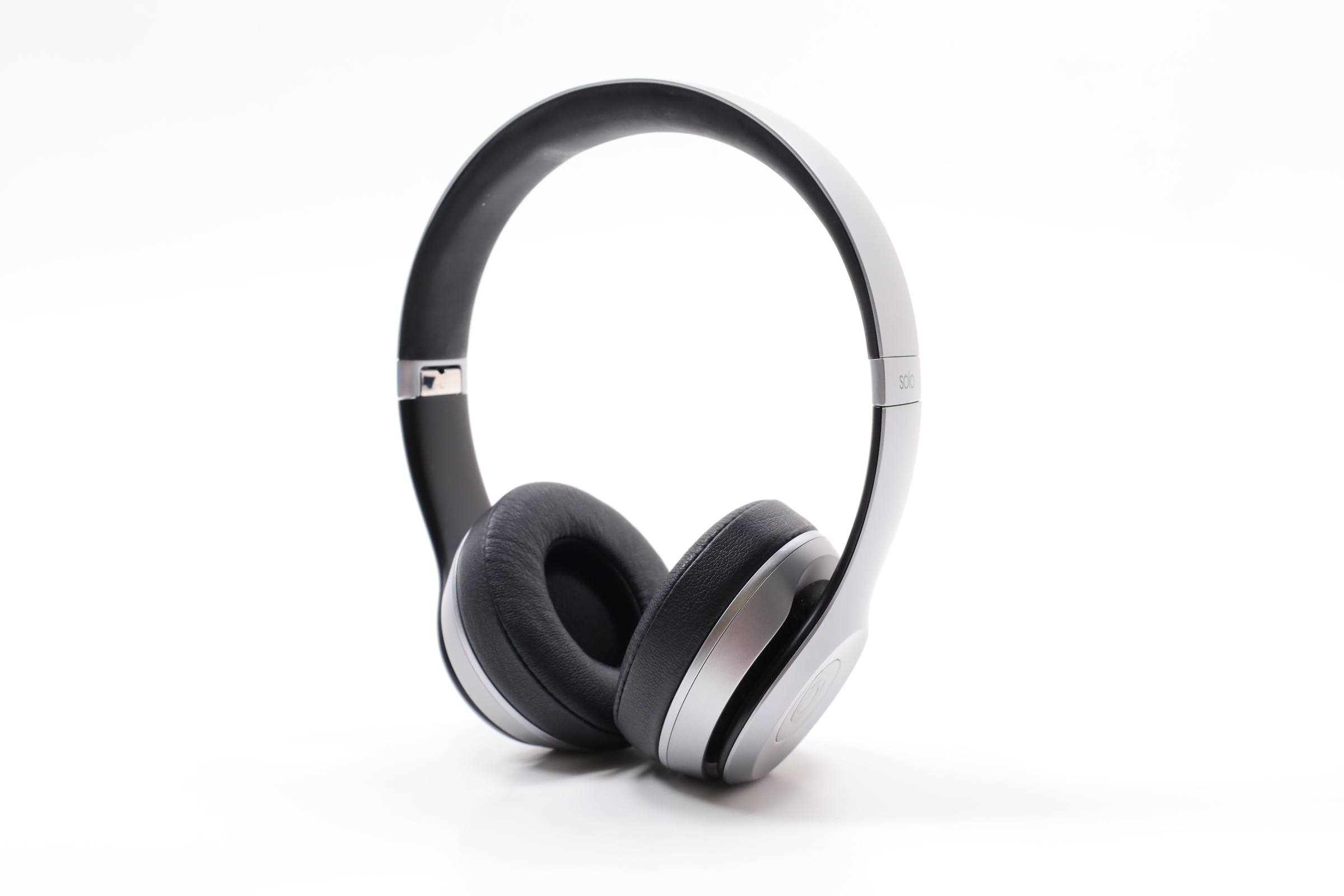 Beats by Dr. Dre Solo2 Wireless On-Ear Bluetooth Headphones