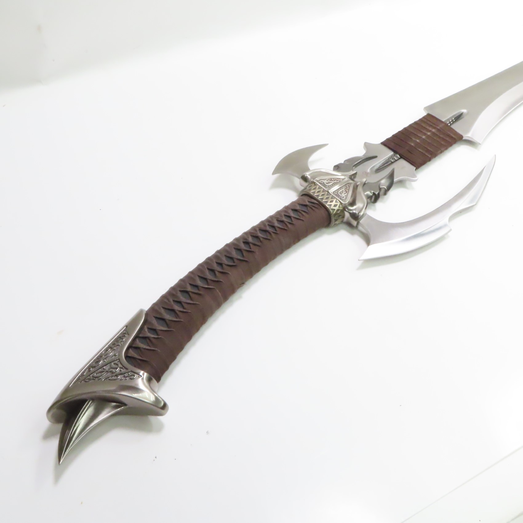United Cutlery KR0038A Kit Rae Avoloch Mithrodin Sword (Local Pick-Up Only)