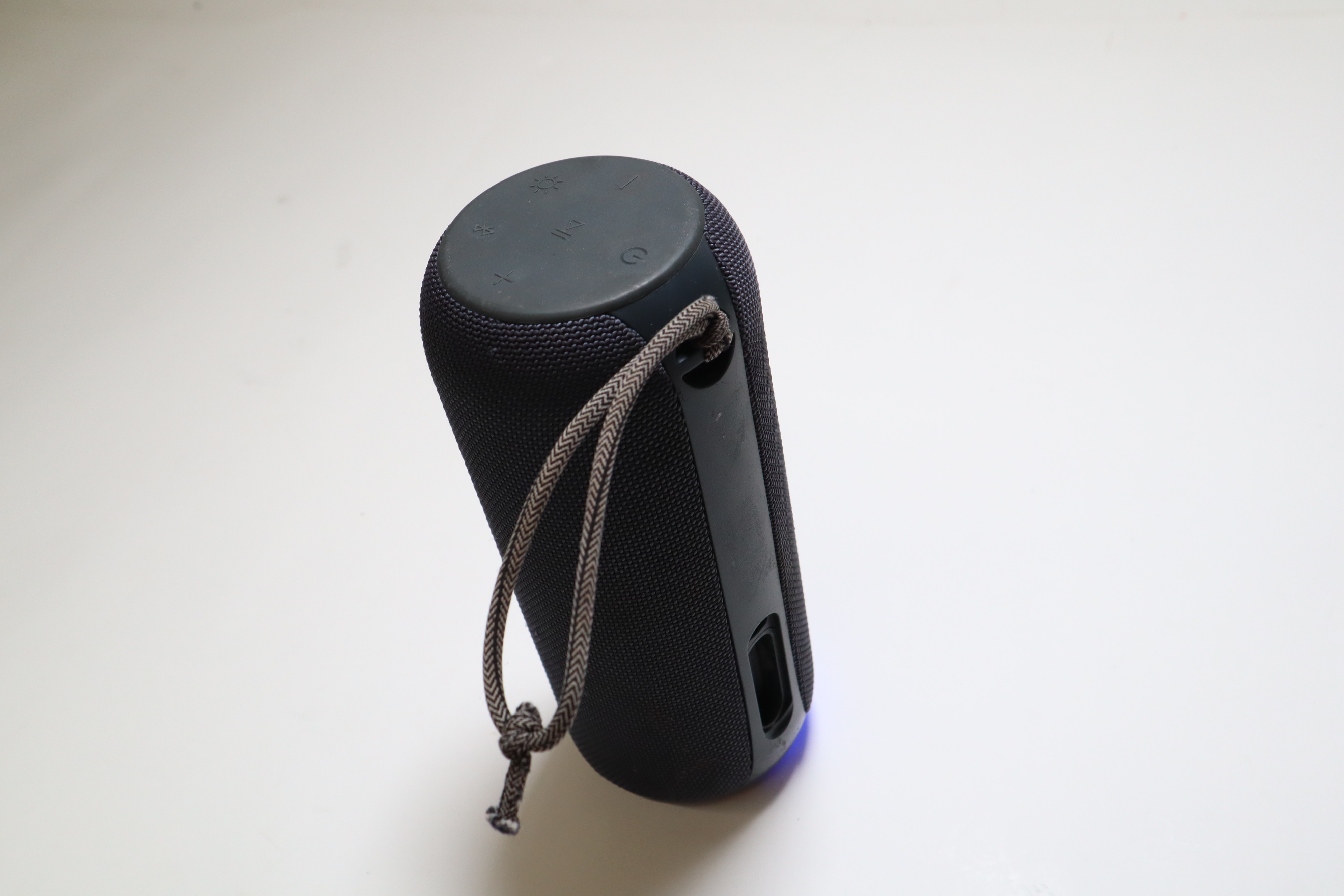 ONN AAAGRY100006889 Light up Bluetooth Portable Speaker