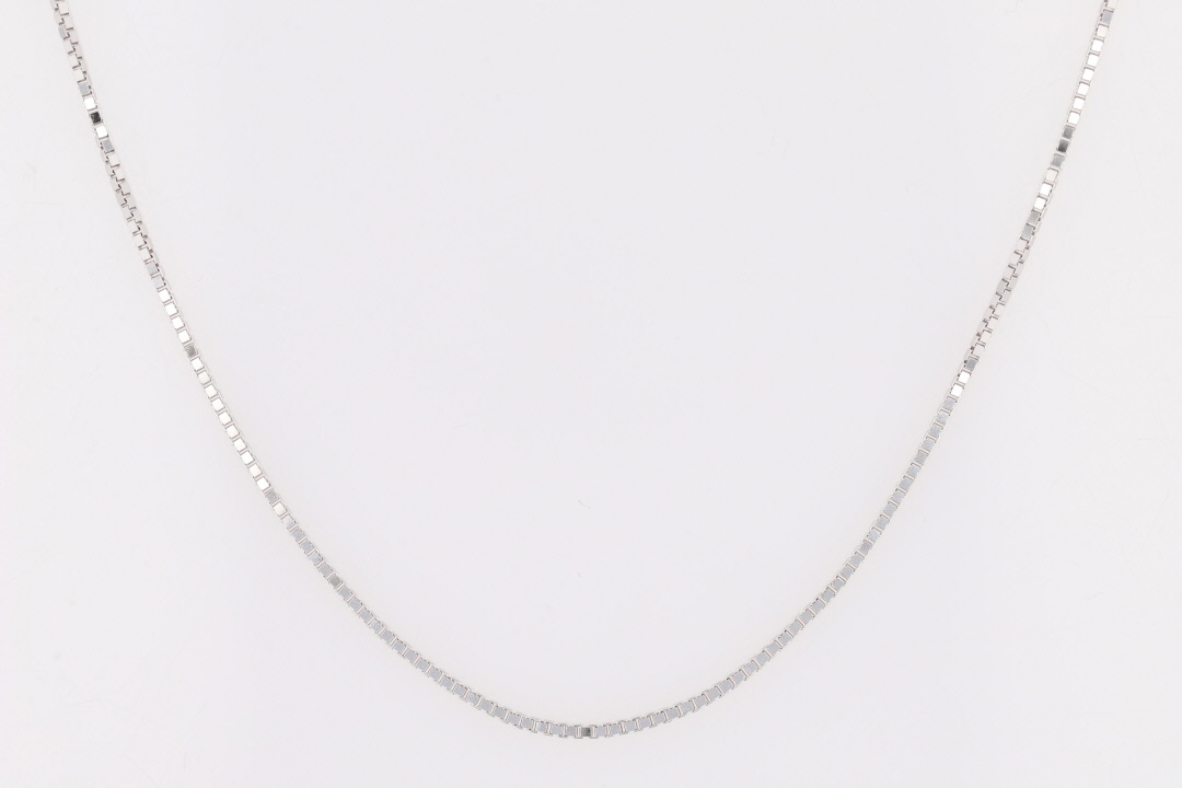 18K Yellow Gold Mini Venetian Link Chain Necklace – 0.5mm, 17.71 Inches, Made In Italy