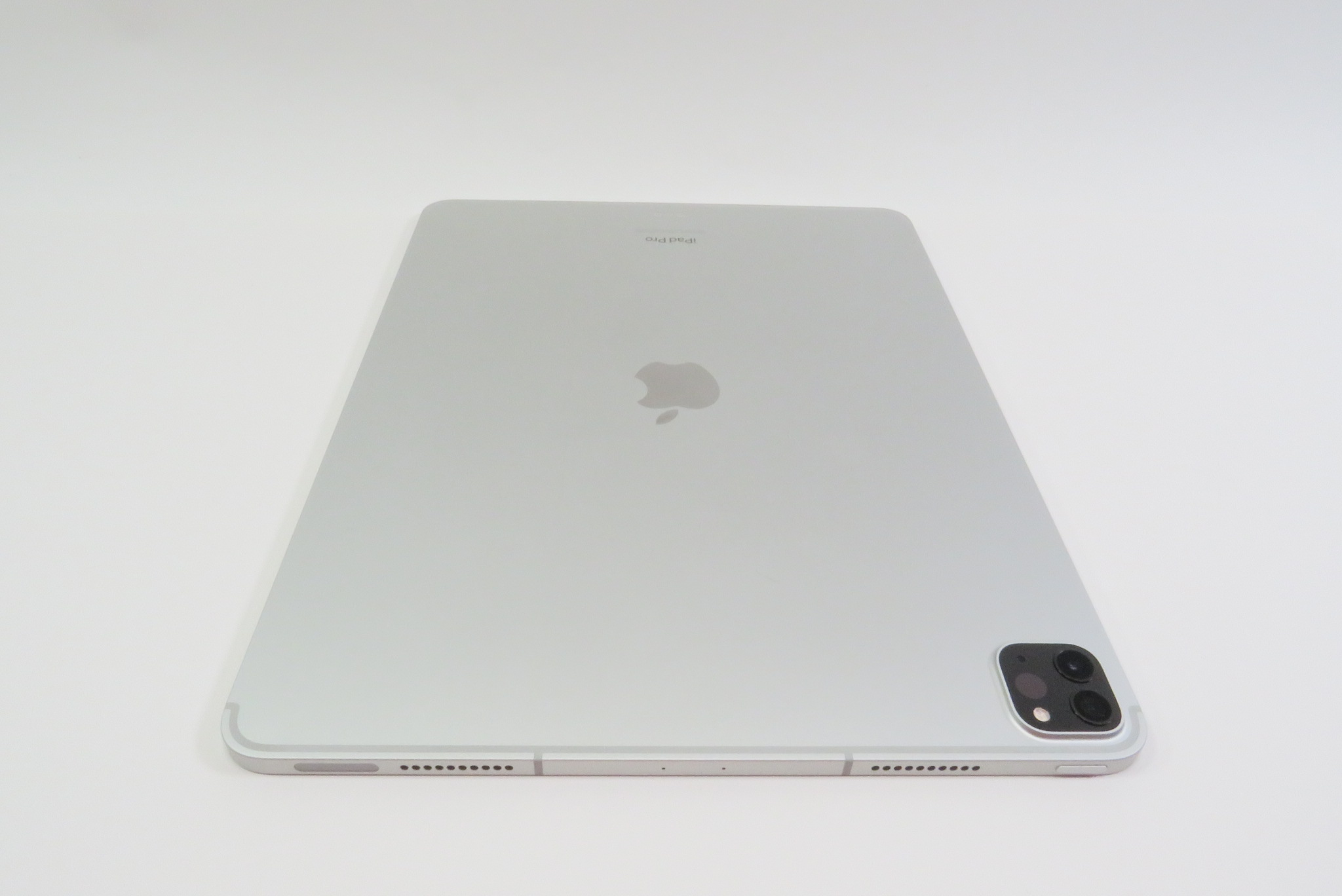 Apple iPad Pro A2764 6th Gen MP613LL/A 256GB Wi-Fi+Cellular 12.9