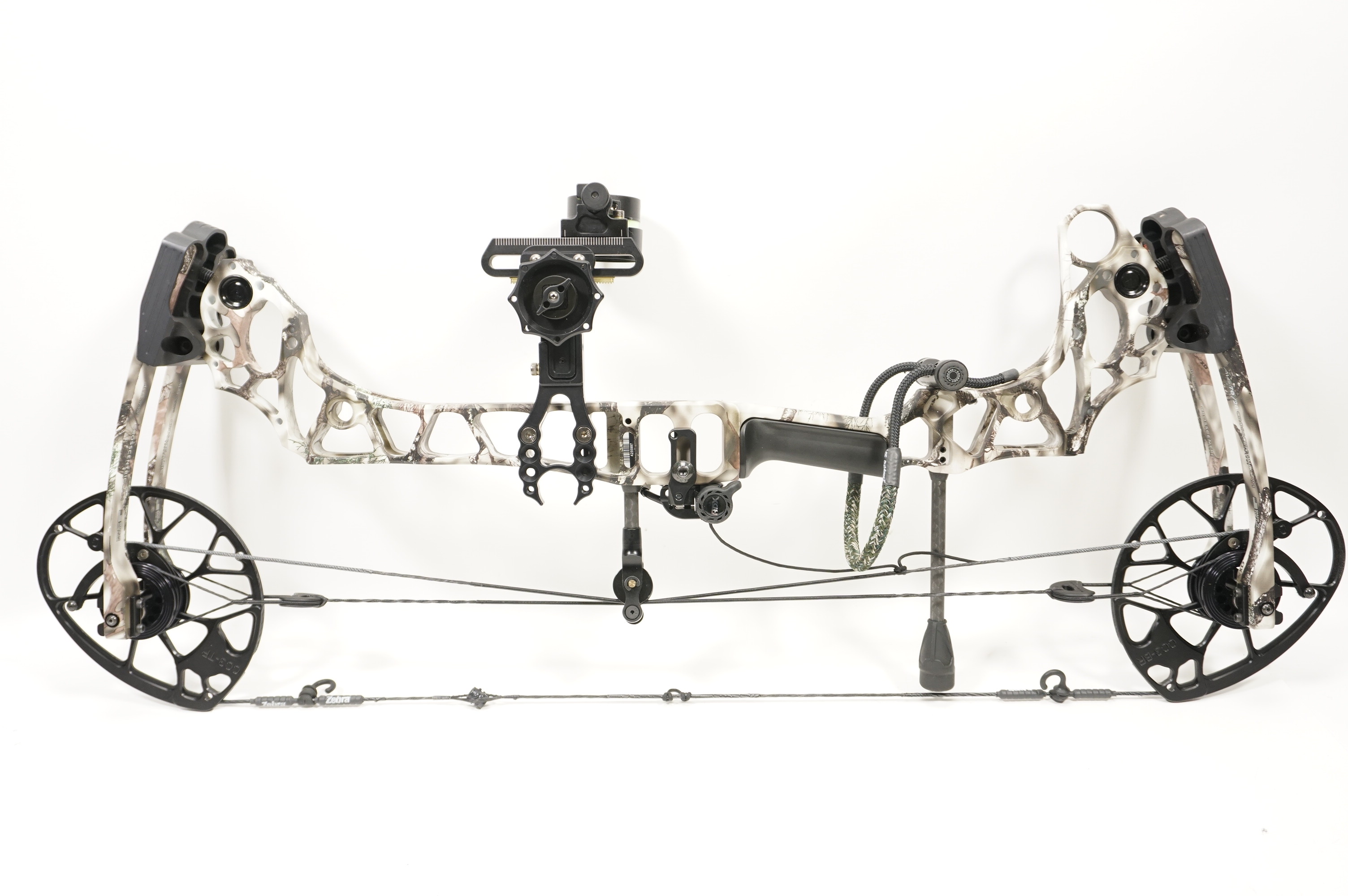 Mathews Triax RH Compound Bow 70/28 - HHA Sports Tetra One Pin Sight