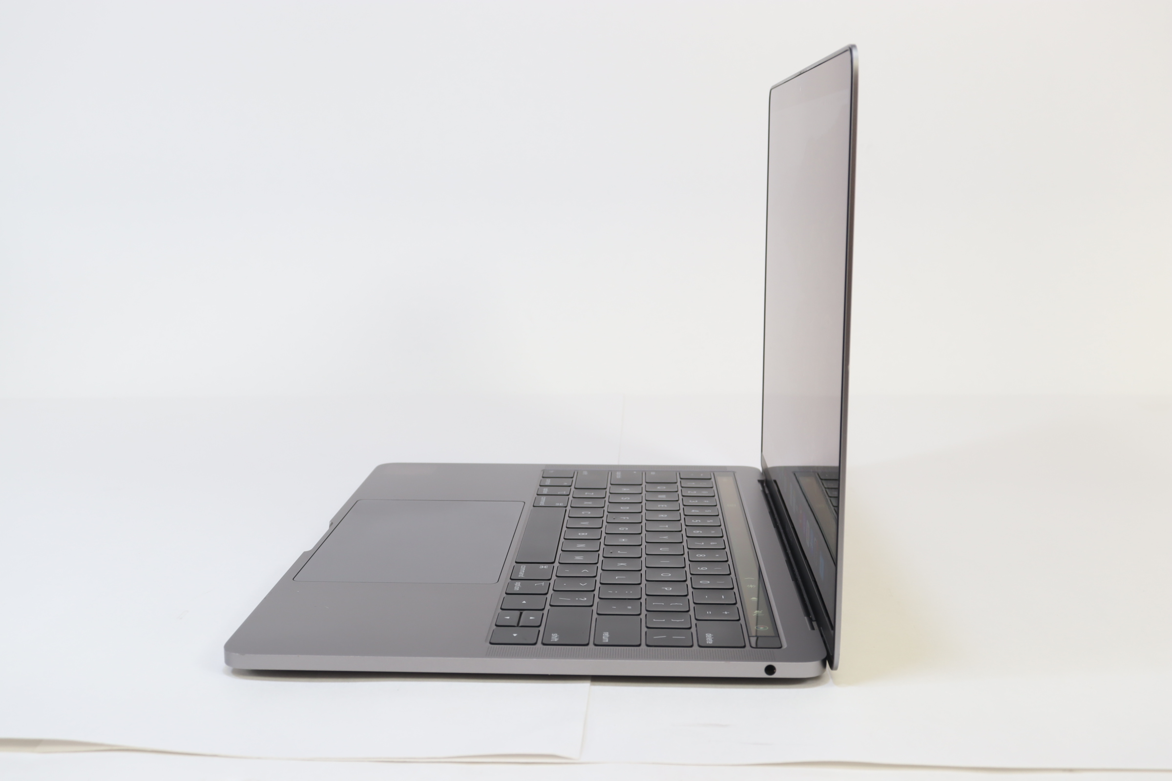 suganoya様　Apple MacBook Proシルバー2019年 Amazon.com: Apple 2019 MacBook Pro with 1.7GHz Intel Core i7