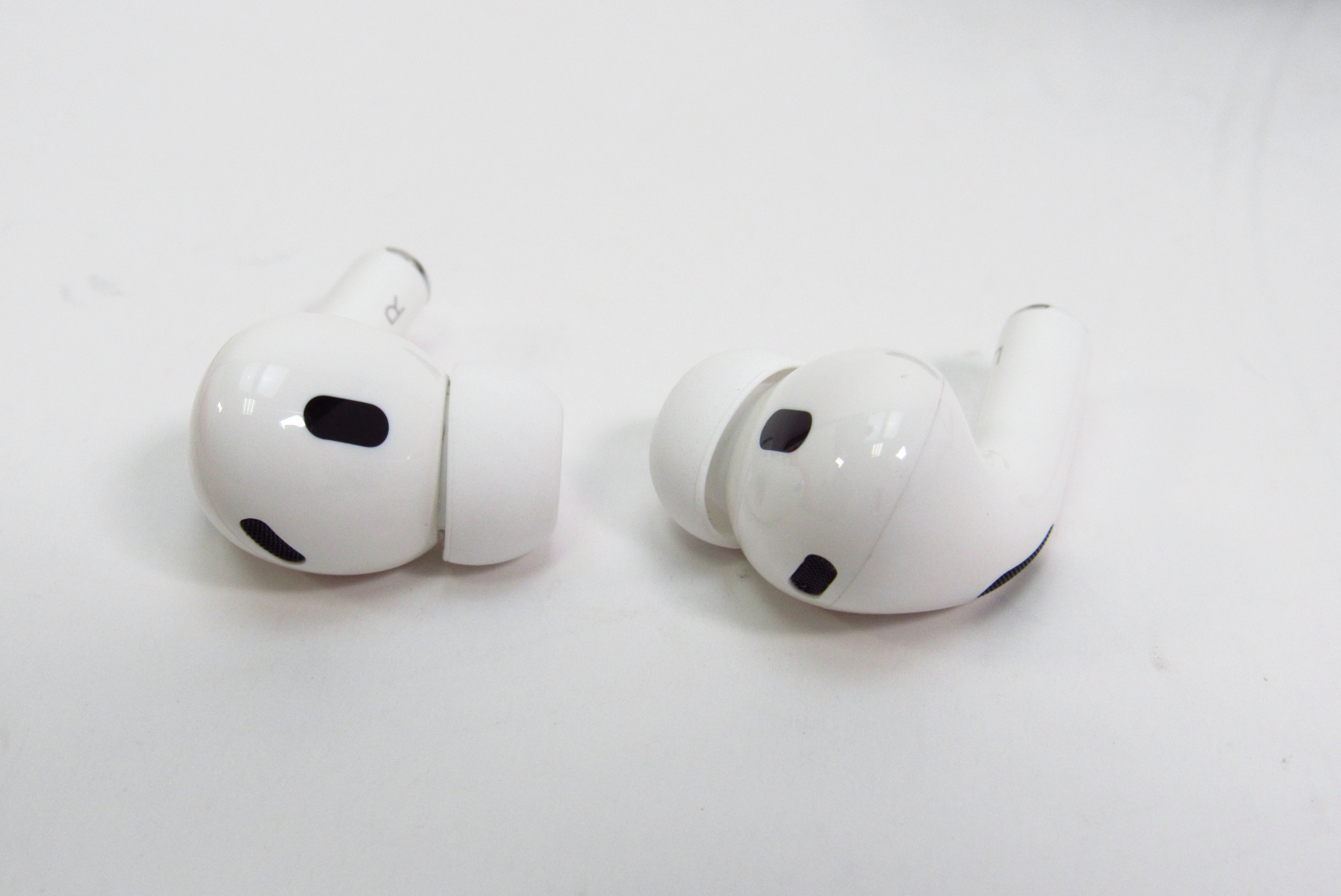 Apple AirPods Pro (2nd Generation) A3047/A3048 Bluetooth In-Ear