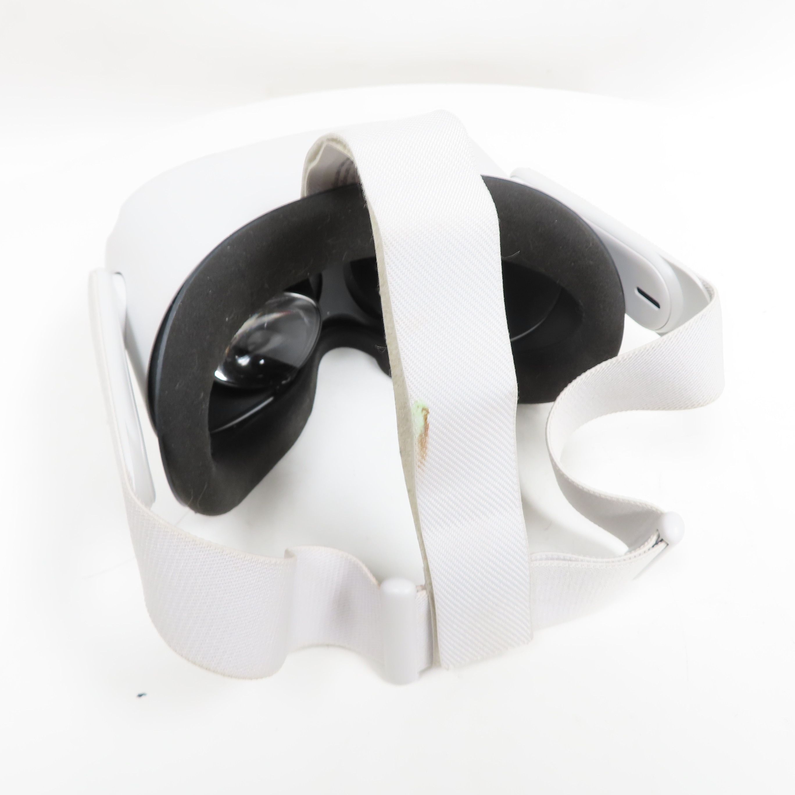 Meta KW49CM Quest 2 64GB Standalone Virtual Reality Headset
