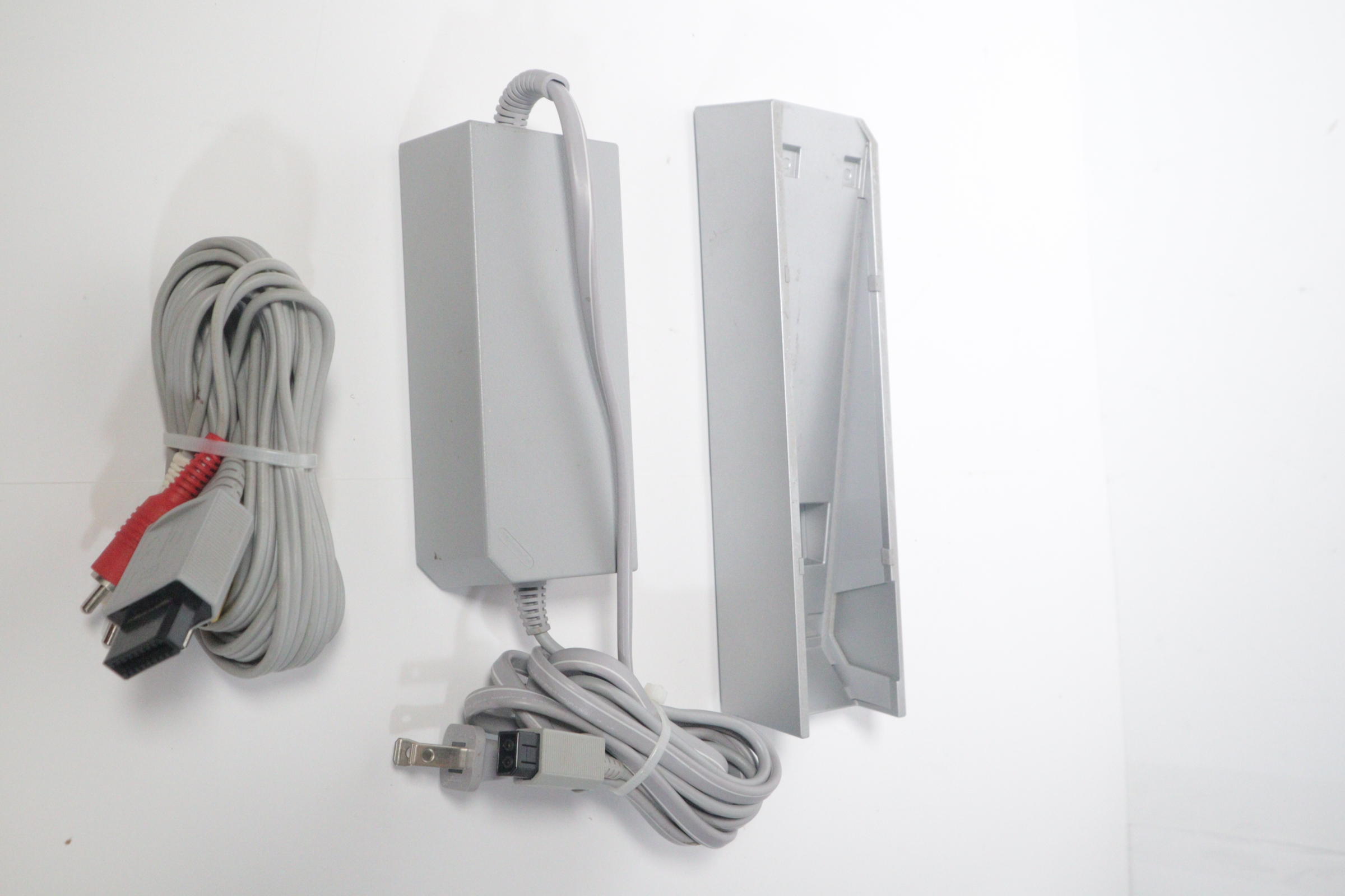 Nintendo Wii RVL-001(USA) White Home Video Gaming Console 8052