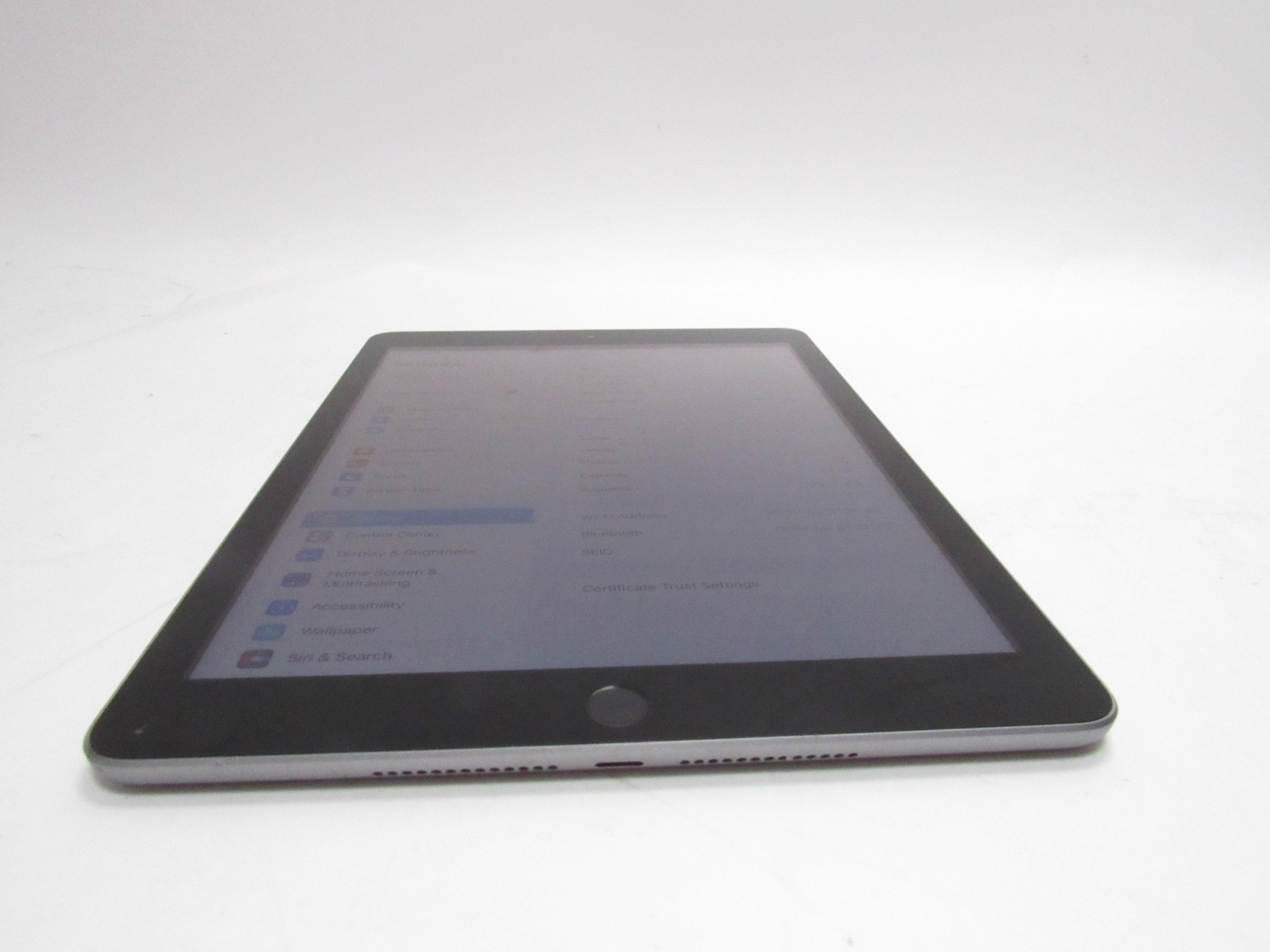 Apple iPad 5th Generation MP2F2LL/A A1822 32GB Tablet Silver 3248