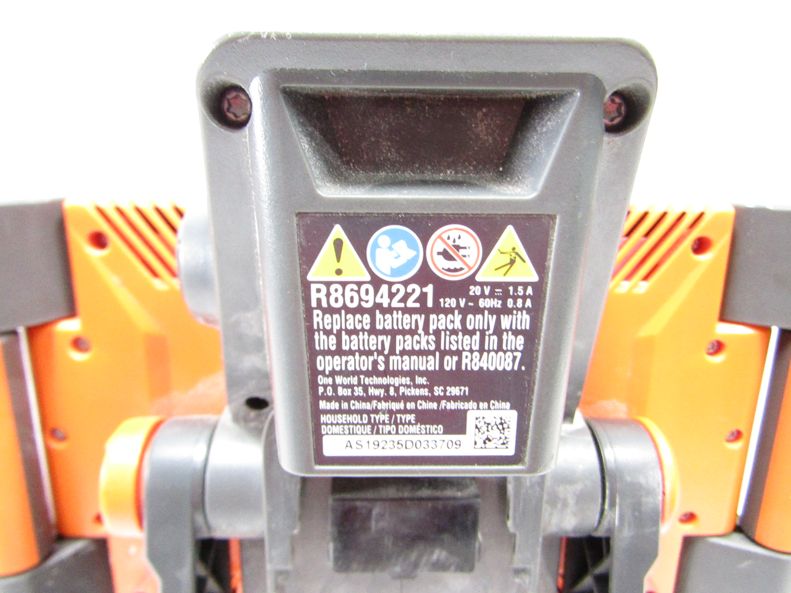 RIDGID R8694221 18-Volt Lithium-Ion Hybrid 2500 Lumen Folding Panel Light